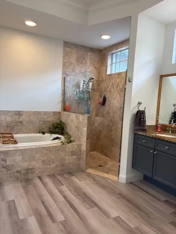 en-suite primary bathroom