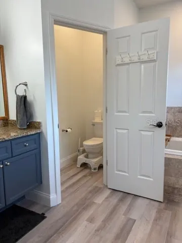 en-suite primary bathroom