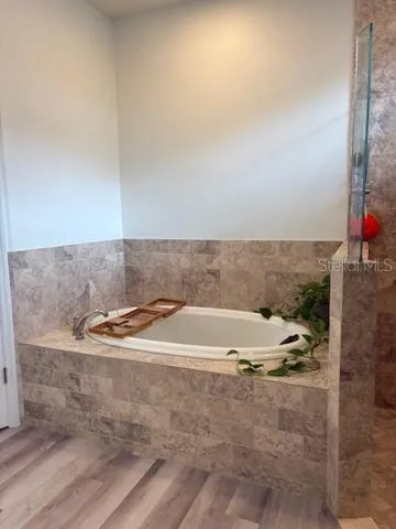 en-suite primary bathroom
