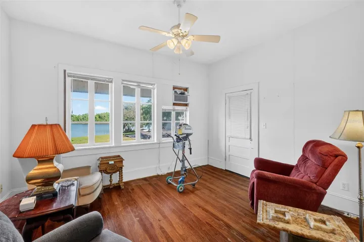 family room overlooking the lake