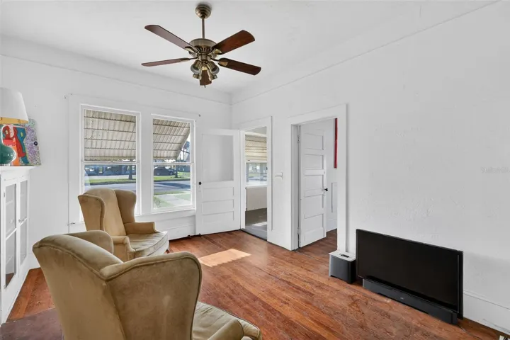 hardwood flooring through out