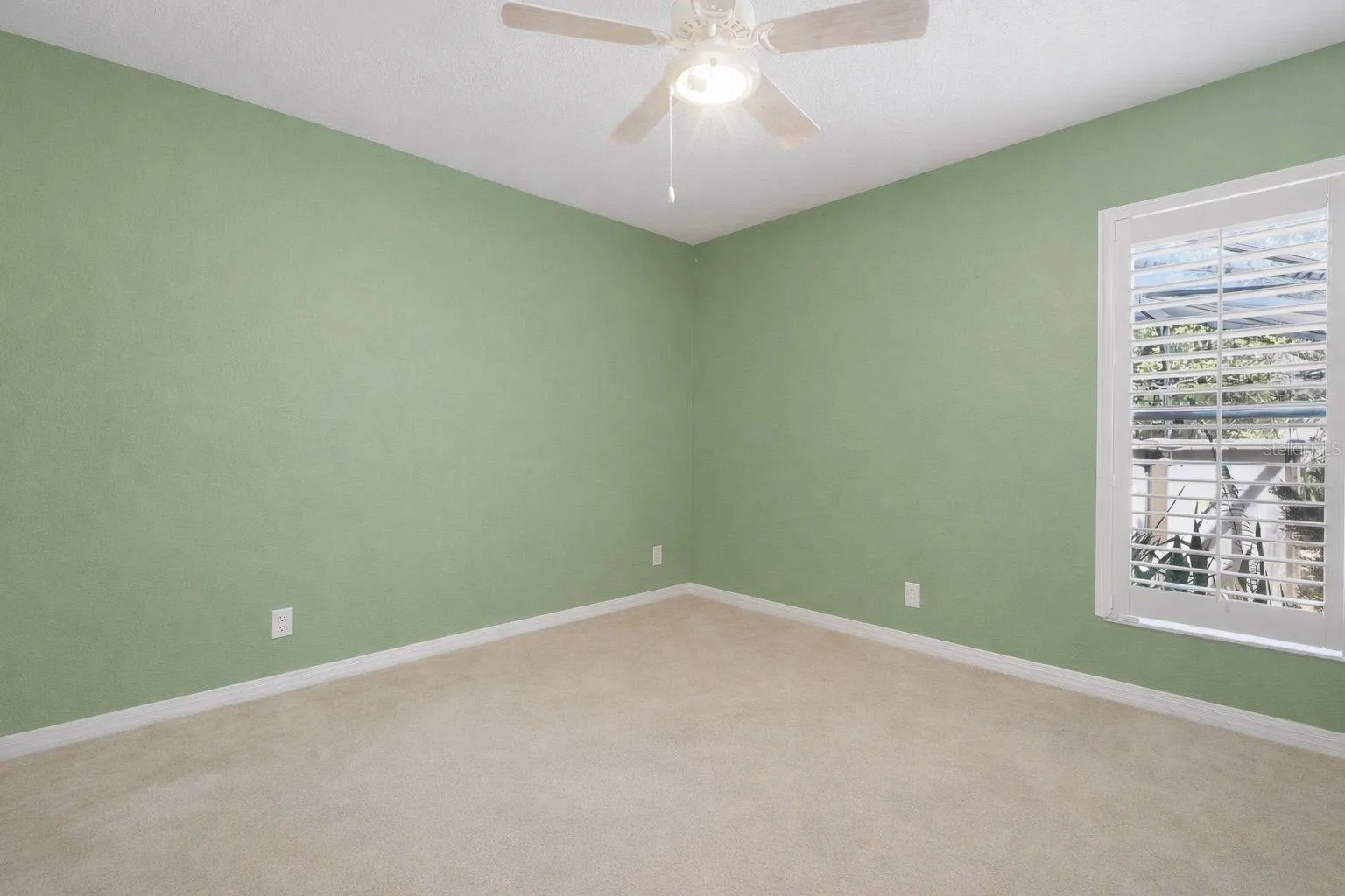 2nd bedroom edited to show room size without furniture