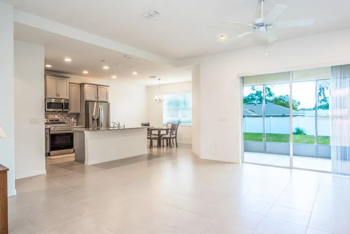 Living room with a panoramic view of the yard