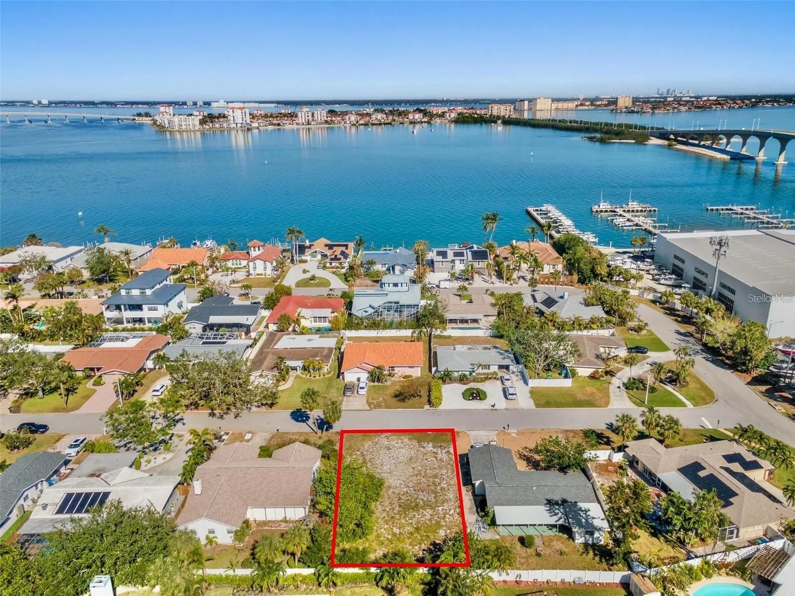 Facing north to Isla del Sol, which has a great golf and tennis club, and St Pete downtown is in the distance, just about a 15 minute drive away.