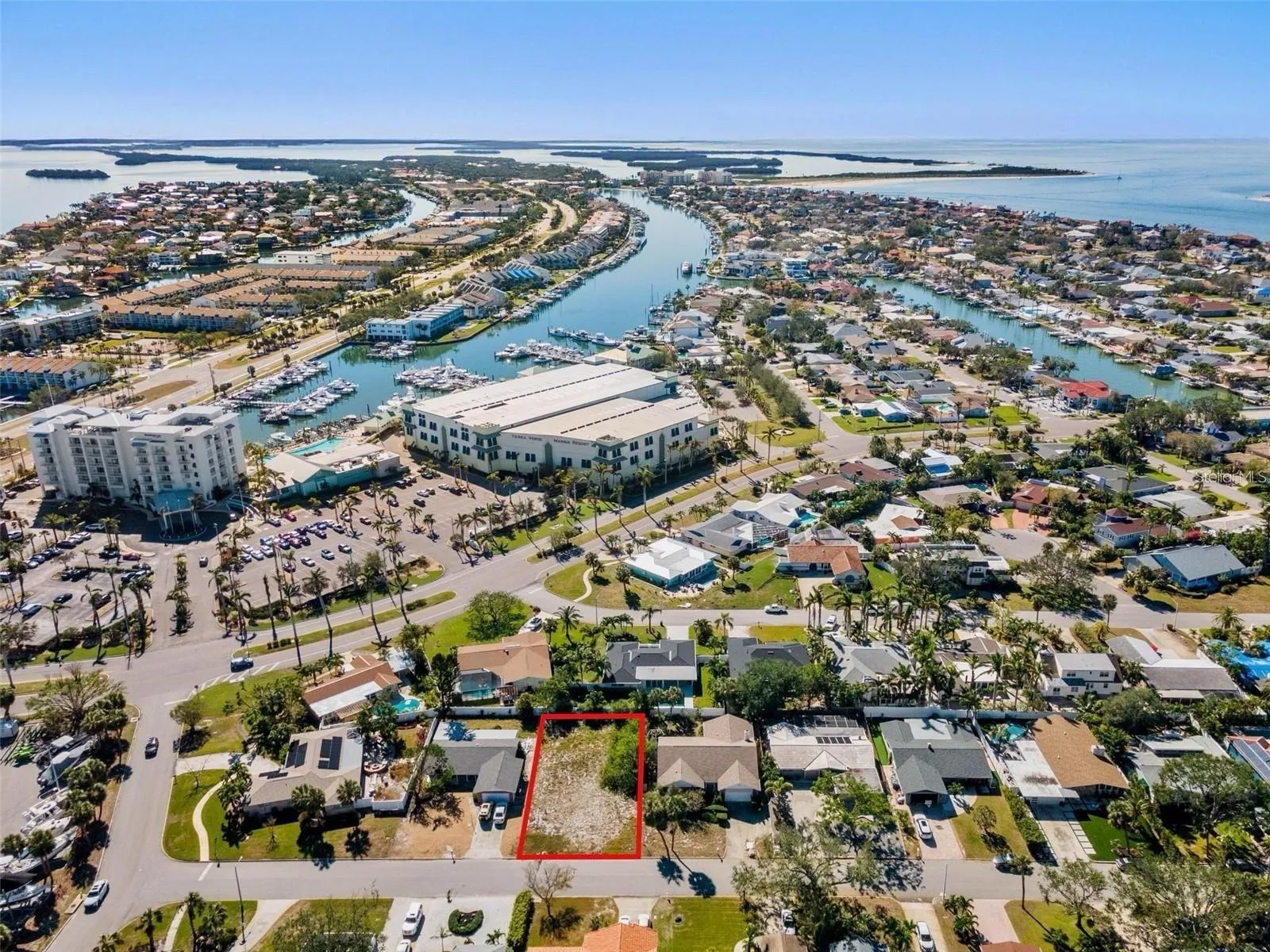 Photo looking south, the next block over is the high and dry marina and next to Island Grille and Marriott Hotel.