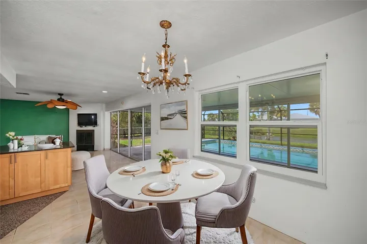 VIRTUALLY STAGE dining room