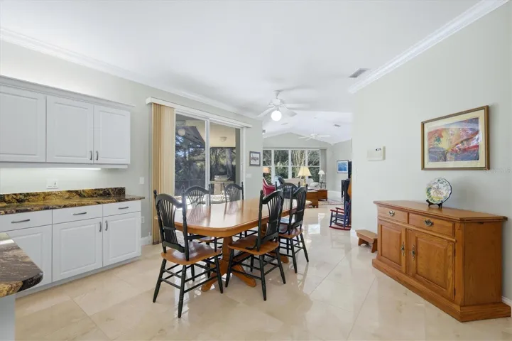 Eat-in kitchen space