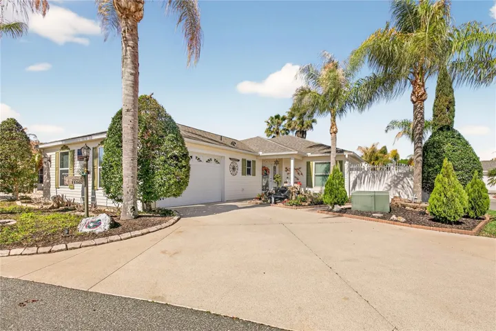 1116 ELIZABETH CT  3 BEDROOM/ 2 BATH COURTYARD VILLA WITH SALTWATER POOL
