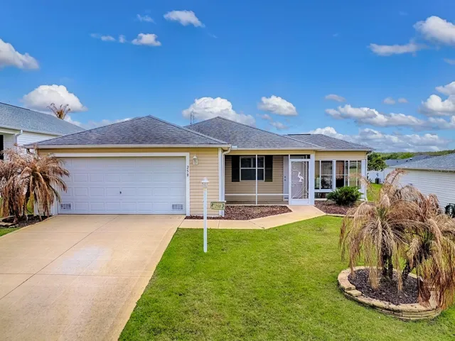 Welcome To 258 Arbella Loop.  Village of Amelia