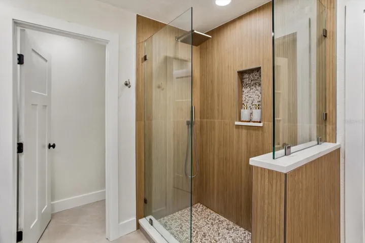 Primary shower with dual shower heads