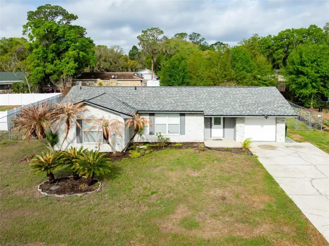 Bright, light and spacious lot