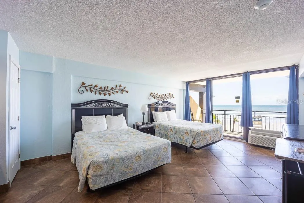 Double queen beds, sleeps 4