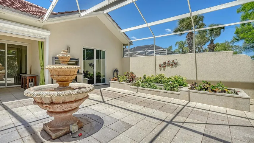 Tile lanai with fountain