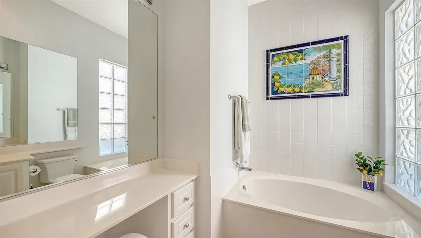 Ladies Vanity and tub