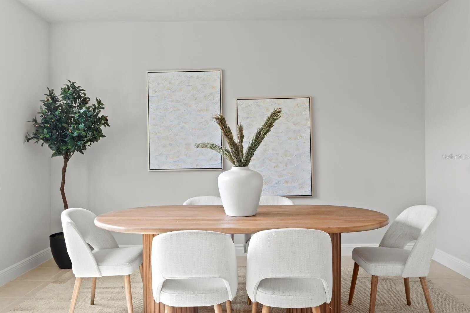 Staged Diningq