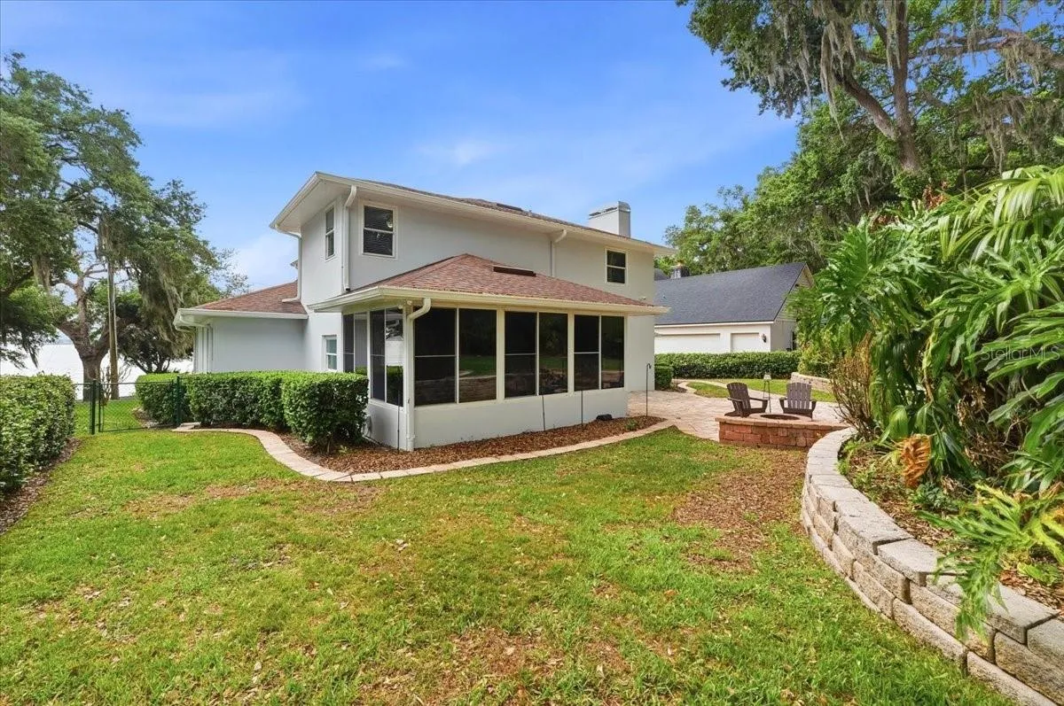 Spacious and Private Back Yard
