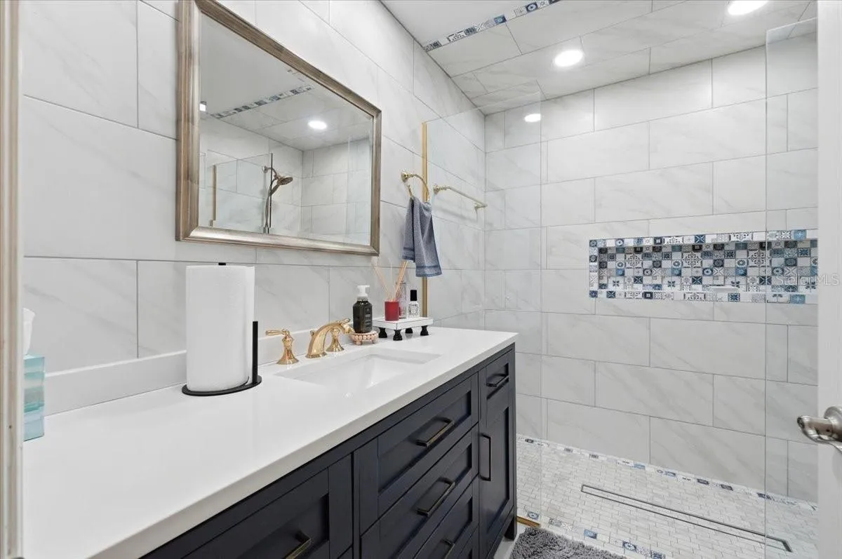 Guest Bath Beside Office