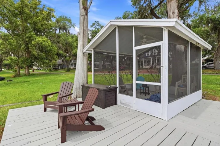 Screen Deck Waterside