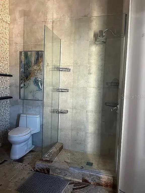 Room 10 Bathroom