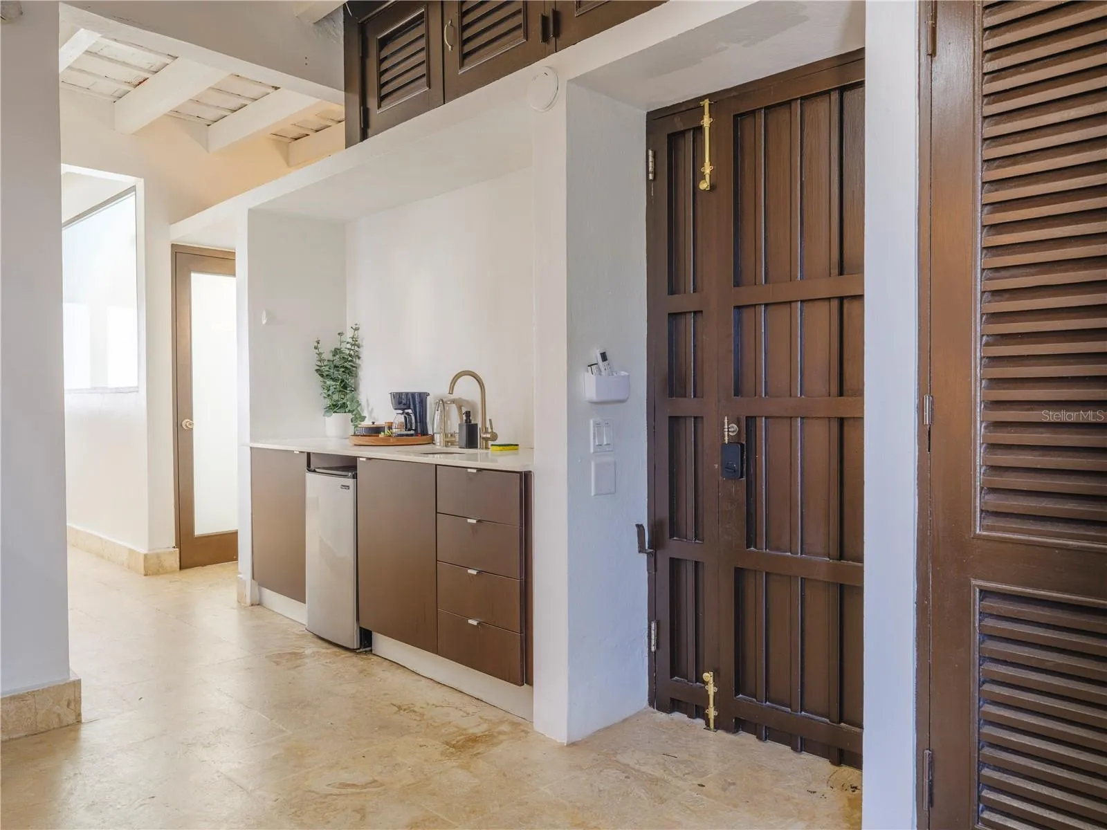 Room 11 kitchenette