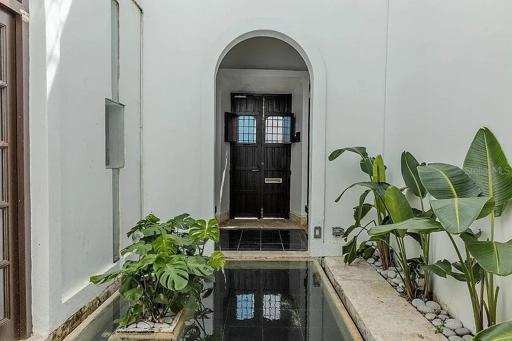259 Entrance fountain