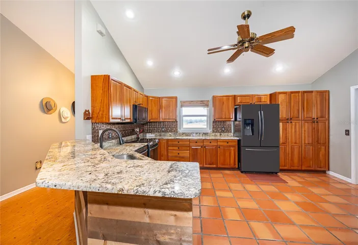 Counter Seating area - ROOM for an additional kitchen table.