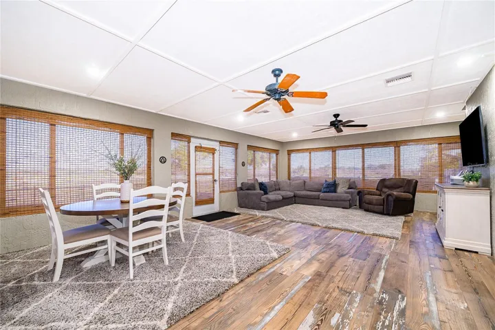 Family Room - door to pool