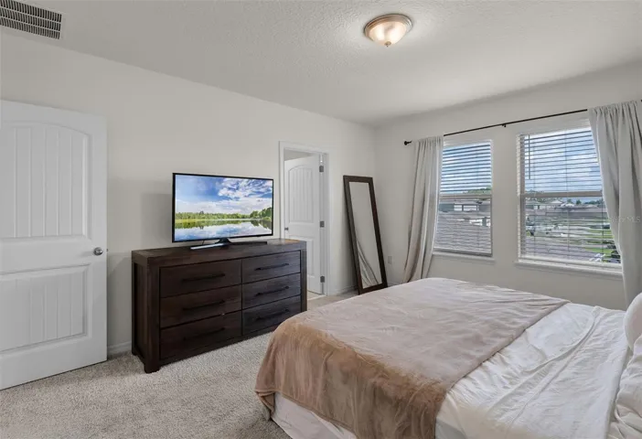 Plenty of space for KING SIZED Bed!