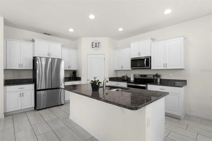 Shaker Cabinets & SS Appliances