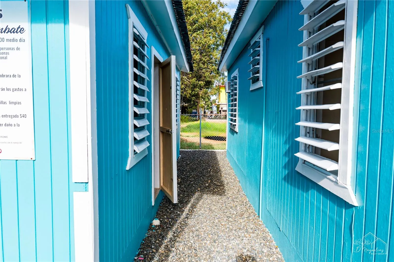 Walkaway between units Walkaway between units