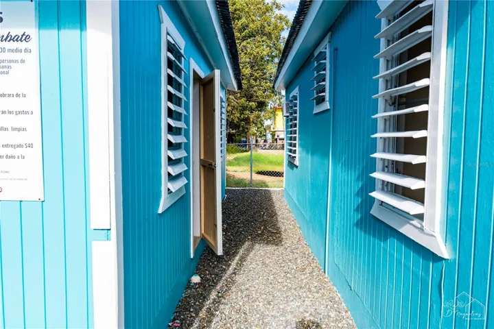 Walkaway between units