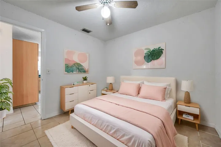 Virtualy staged bedroom.