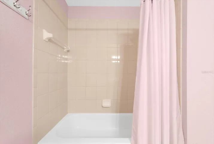 Tiled Shower Tub Combination