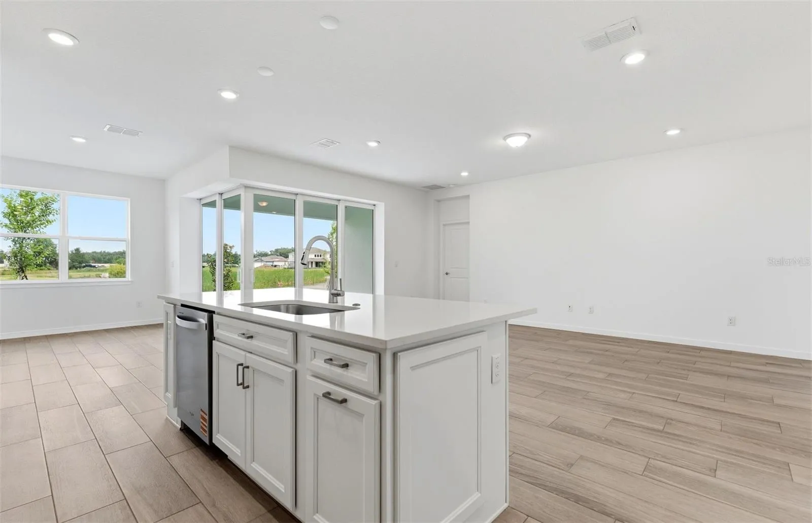 Center Island w/Storage