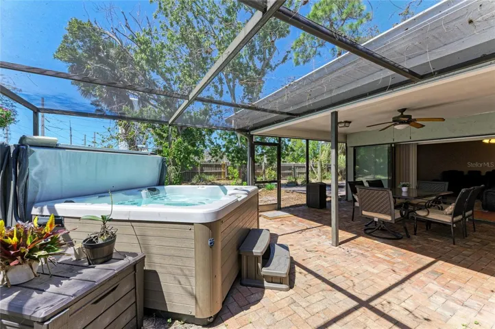 Hot Tub on lanai