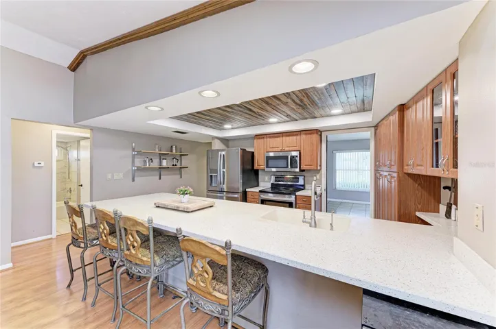 Kitchen with breakfast bar