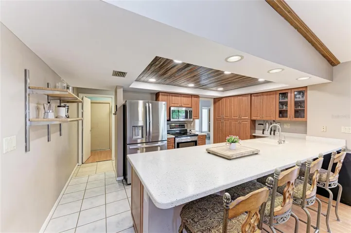 Kitchen with breakfast bar