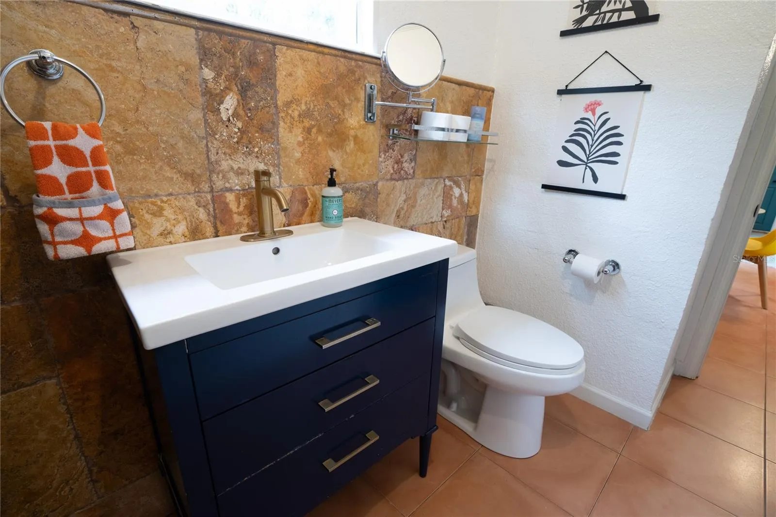 Bright and spacious guesthouse bathroom