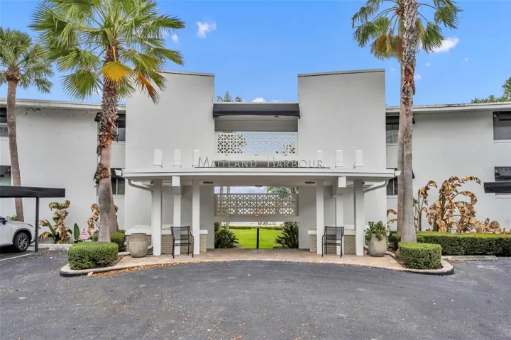 A boutique 38-residence lakefront community featuring timeless Mid-Century Modern architecture by renowned architect Manfred Lopatka, blending clean lines with a strong connection to the surrounding landscape.