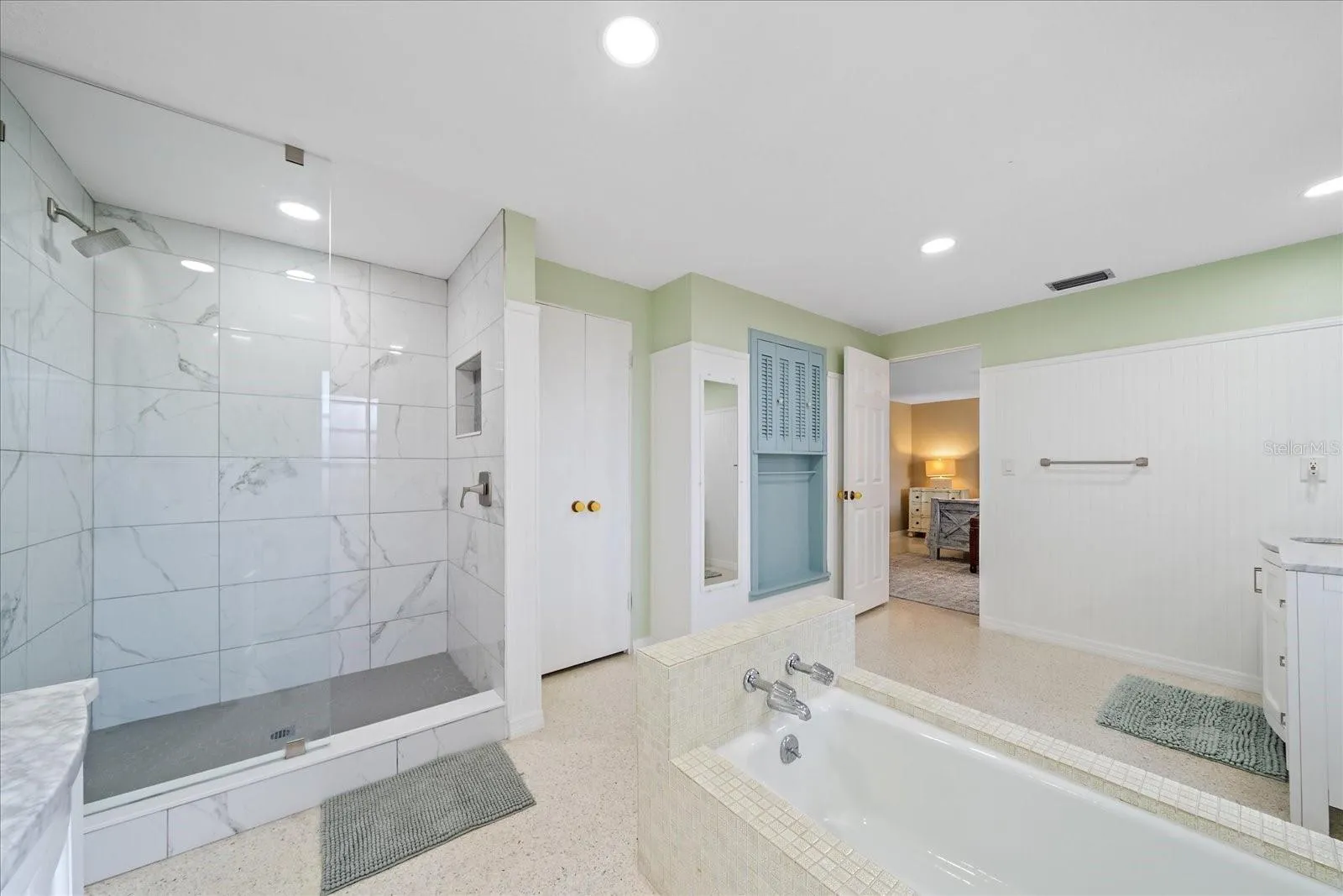 Primary shower