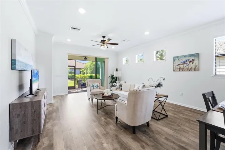 Bright, beautiful great room, crown molding. Quick access to screened lanai.