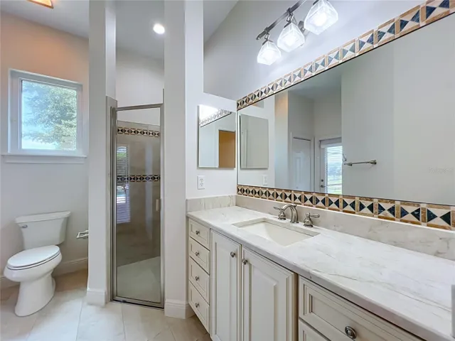 Guest suite Bathroom (Bedroom 4)
