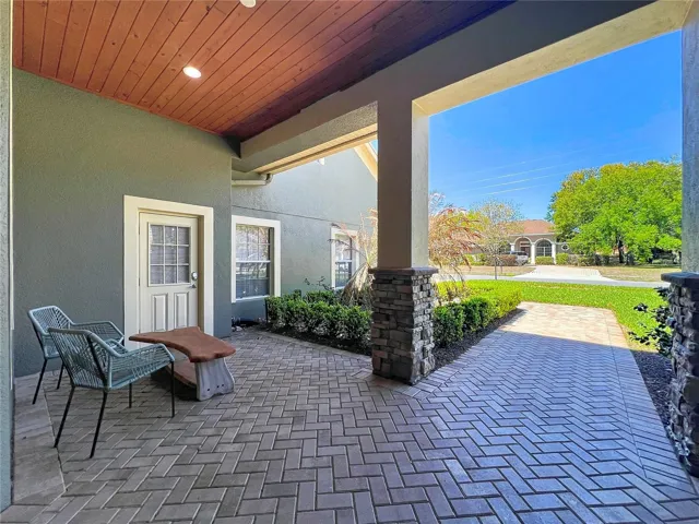 Large front Lanai
