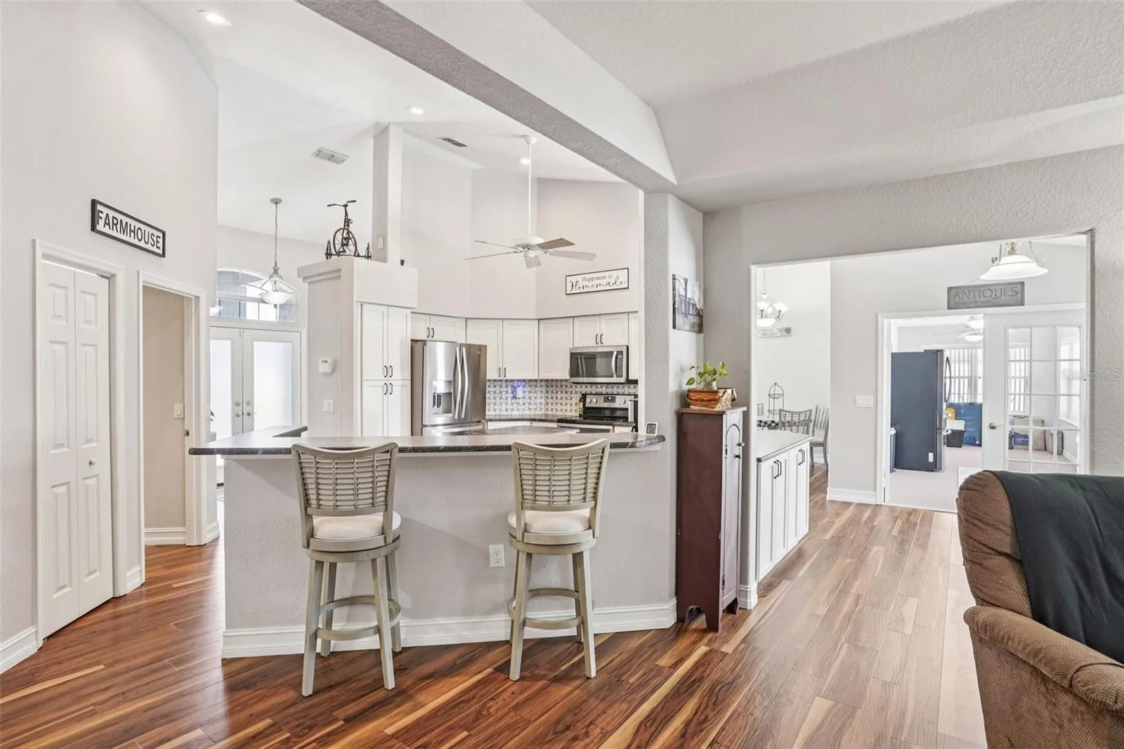 Eat in kitchen / Breakfast bar