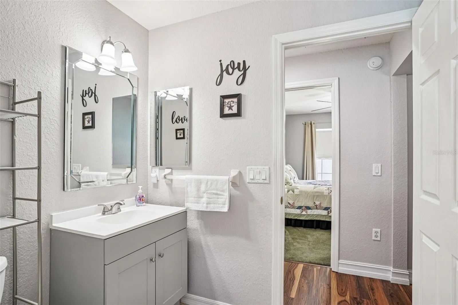 Bathroom 3 / pool bath
