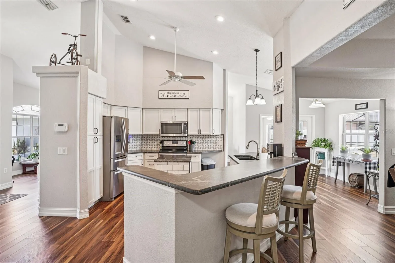 Eat in kitchen / Breakfast bar