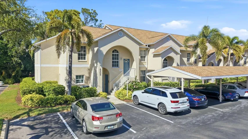 Imagine living in a rarely available bright and airy three bedroom end unit condominium in Sarasota.
