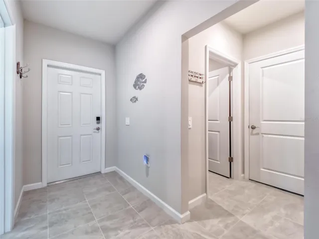 Foyer/Laundry Room
