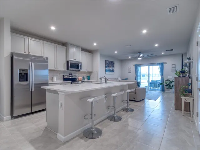 Large Breakfast Bar