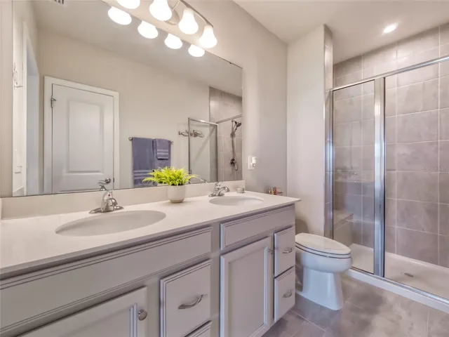 Primary En-Suite Bathroom